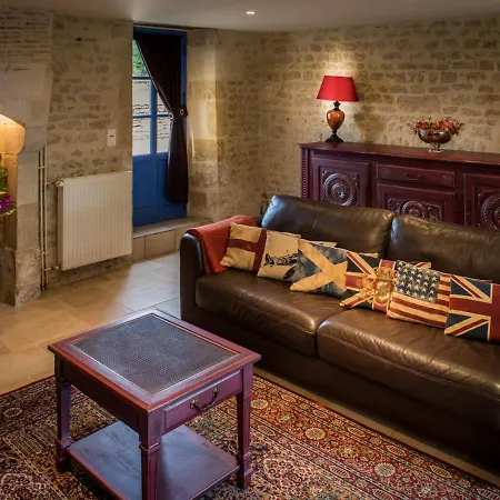 Chateau Le Retail Saint-Hilaire-des-Loges