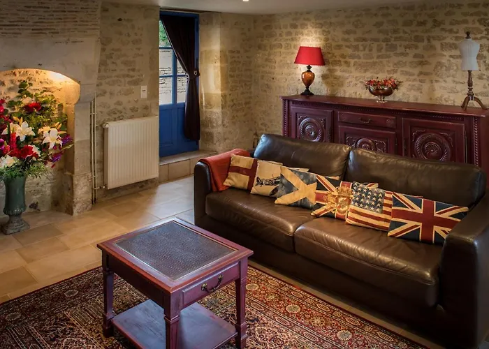 Chateau Le Retail Saint-Hilaire-des-Loges